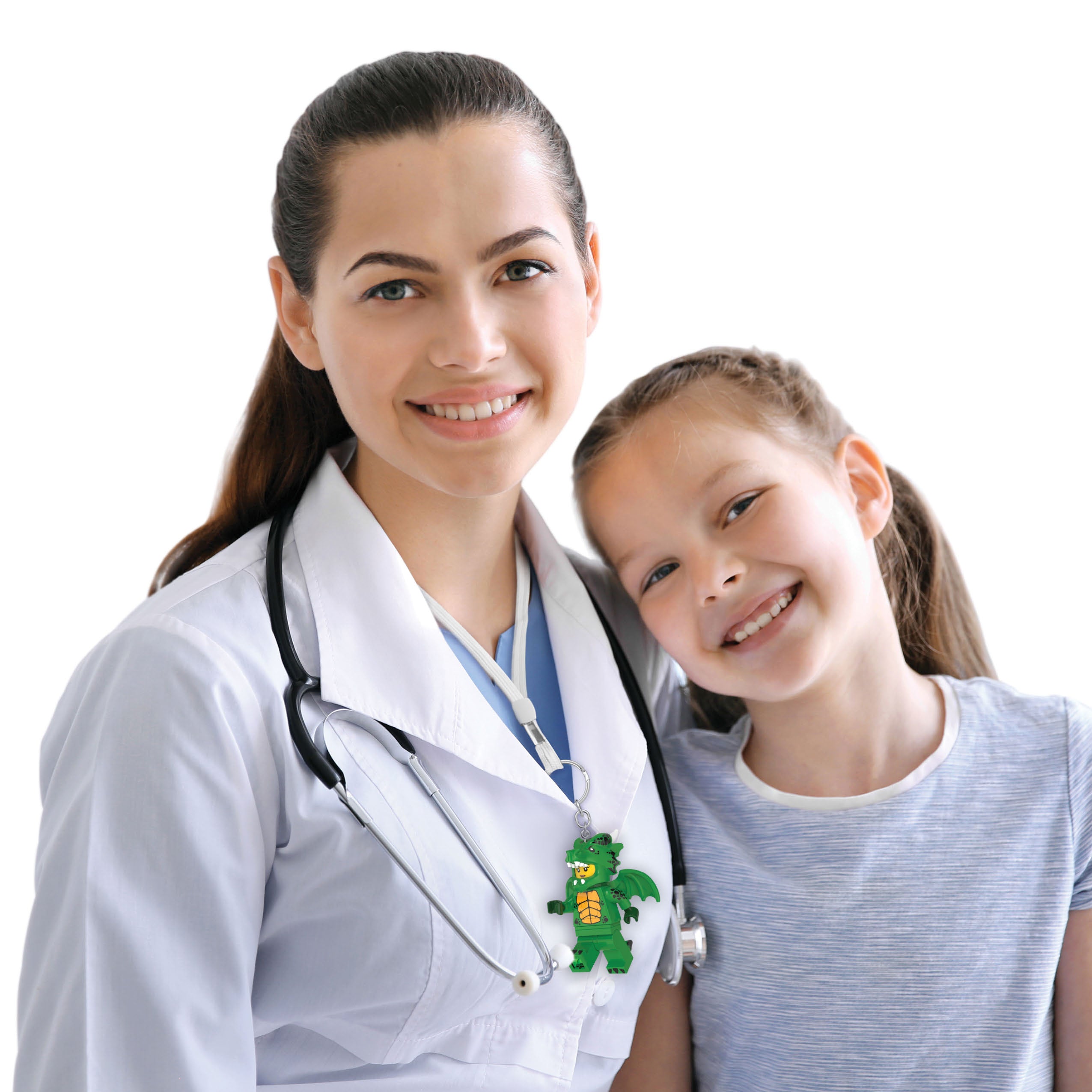Brelok z latarką LEGO Zielony Smok zawieszony na białym fartuchu lekarza z uśmiechniętą dziewczynką