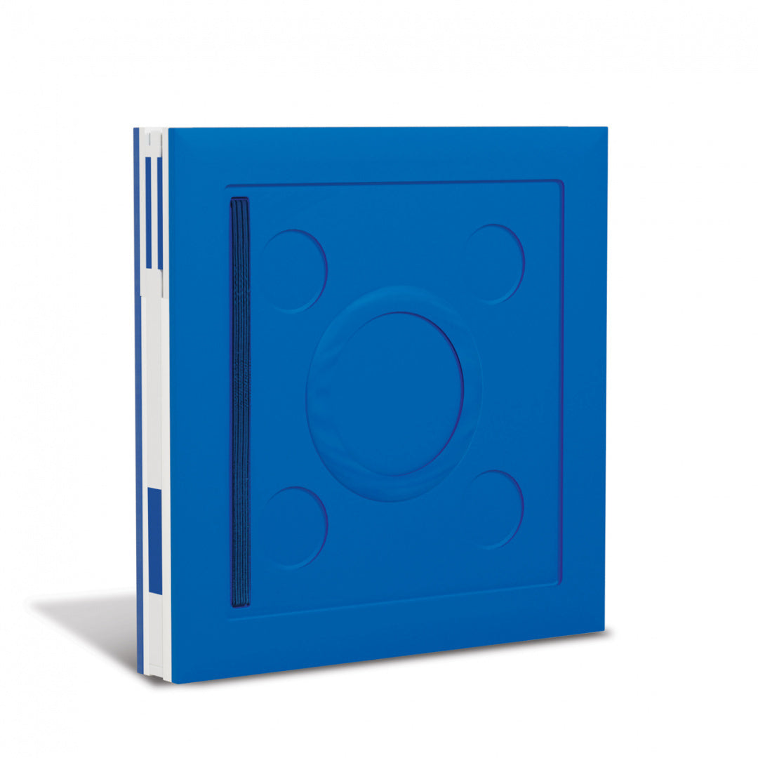 Notatnik LEGO niebieski z elastyczną opaską i wytłoczonym wzorem klocka na okładce