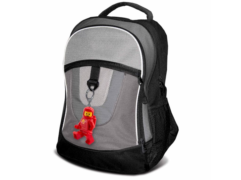 Brelok z latarką LEGO astronauta przyczepiony do szarego plecaka MOB idealny dla dzieci