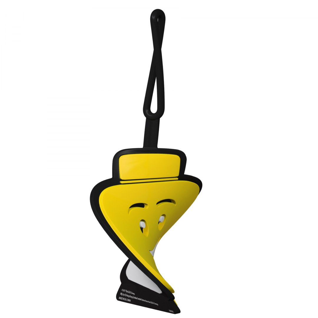 Żółta zawieszka LEGO do plecaka z uśmiechniętą twarzą i czarnym paskiem do mocowania