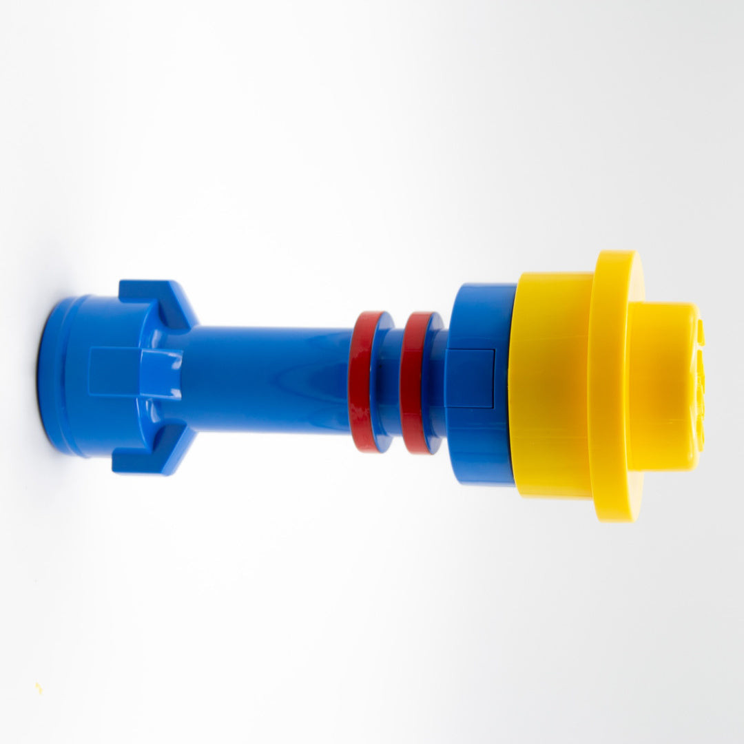 Niebieska latarka LEGO Classic niebieska z elementami żółtymi i czerwonymi od firmy MOB