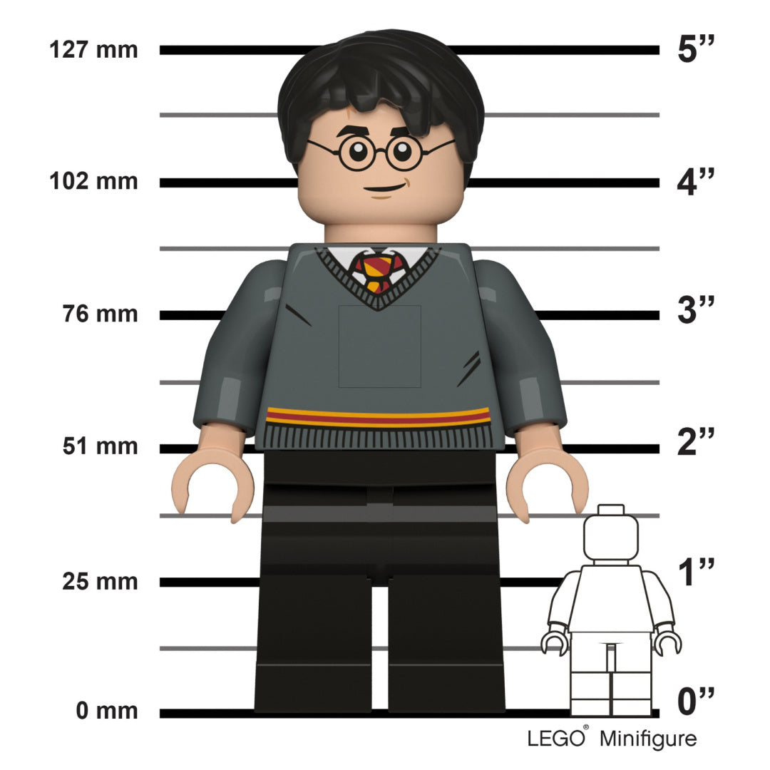 Latarka LEGO Harry Potter przedstawiająca minifigurkę czarodzieja w szkole magii