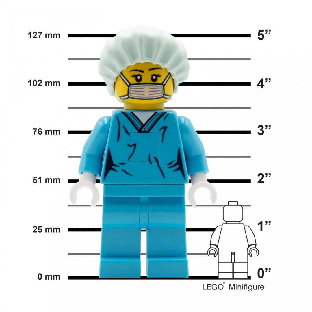 Latarka LEGO chirurg w niebieskim stroju medycznym z maską i czepkiem ochronnym