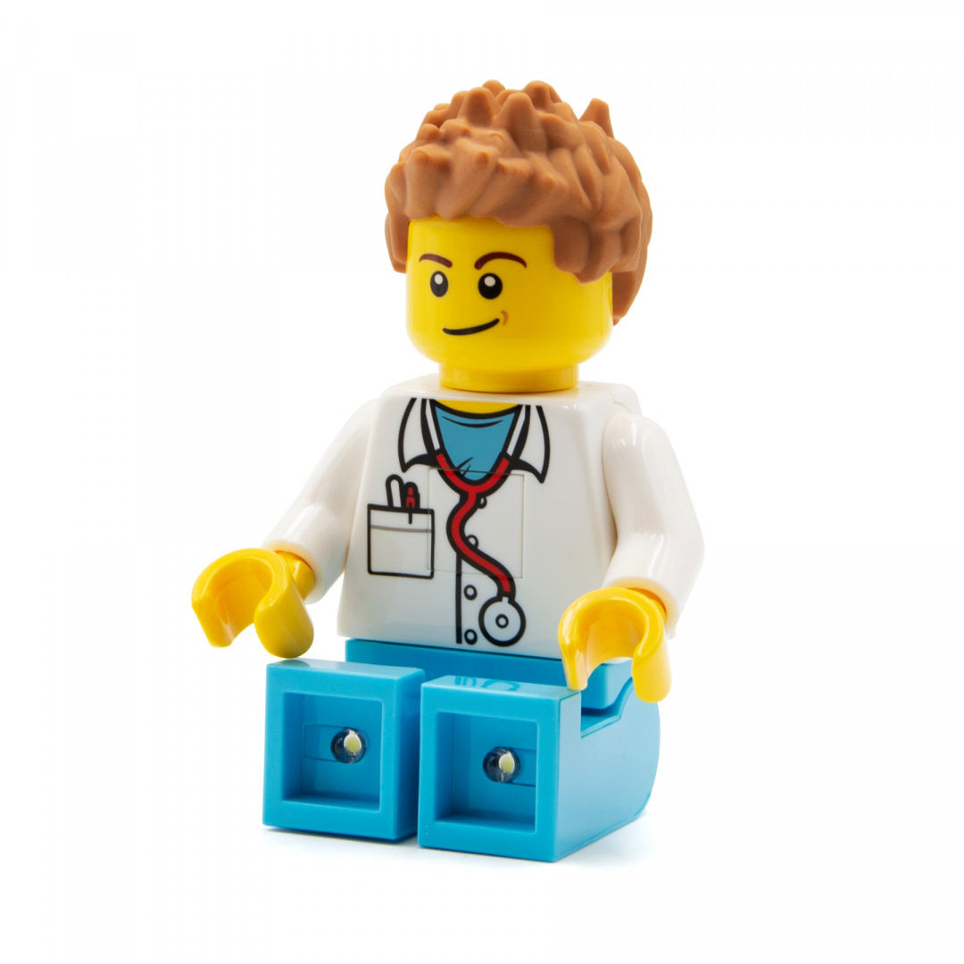 Figurka LEGO lekarz z latarką na nogach latarka LEGO lekarz od MOB