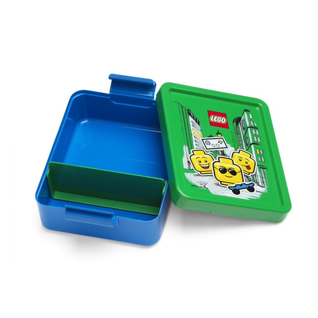 Lunchbox LEGO dla chłopca z kolorowym zielonym i niebieskim pojemnikiem oraz zabawnym nadrukiem LEGO