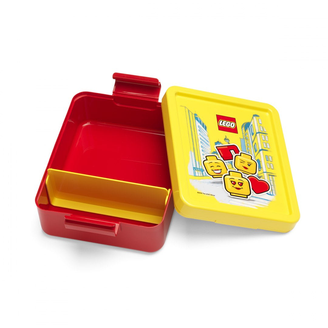 Kolorowy lunchbox LEGO dla dziewczynki z żółtą pokrywką i przegródką na przekąski
