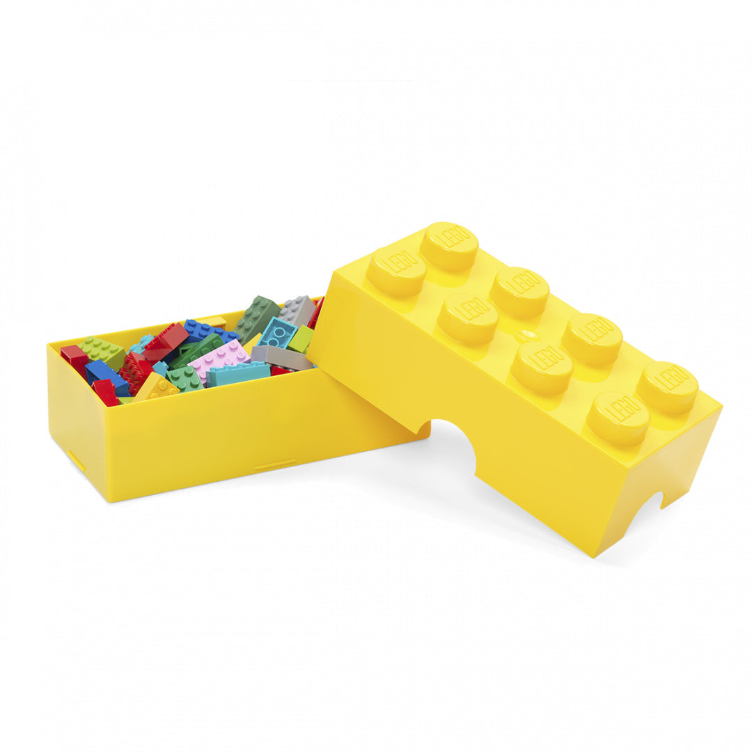 Lunchbox LEGO żółty w kształcie klocka wypełniony kolorowymi klockami LEGO BV JACOB COMPANY