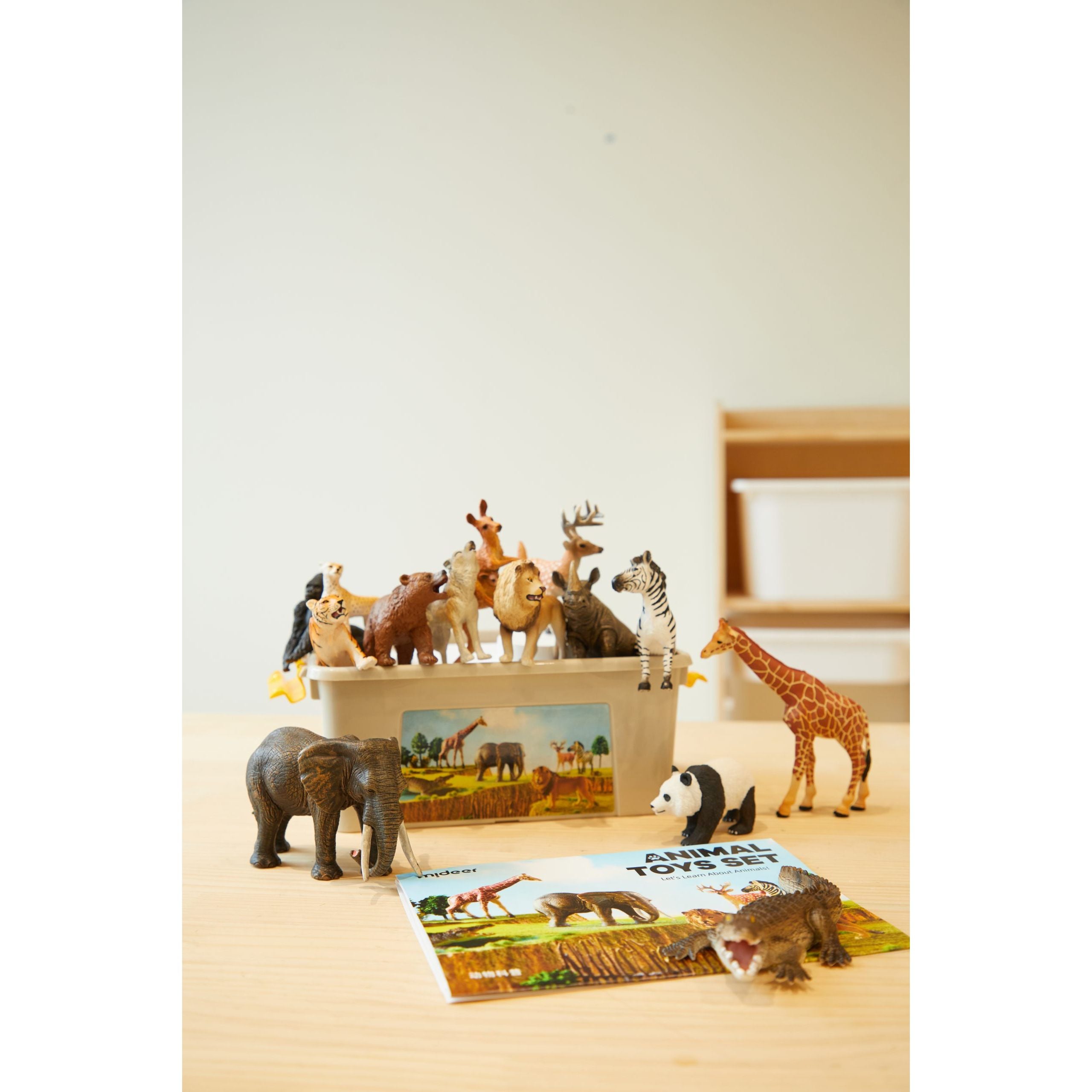 Zestaw figurek dzikich zwierząt dla dzieci z realistycznymi modelami słonia, żyrafy i innych zwierząt