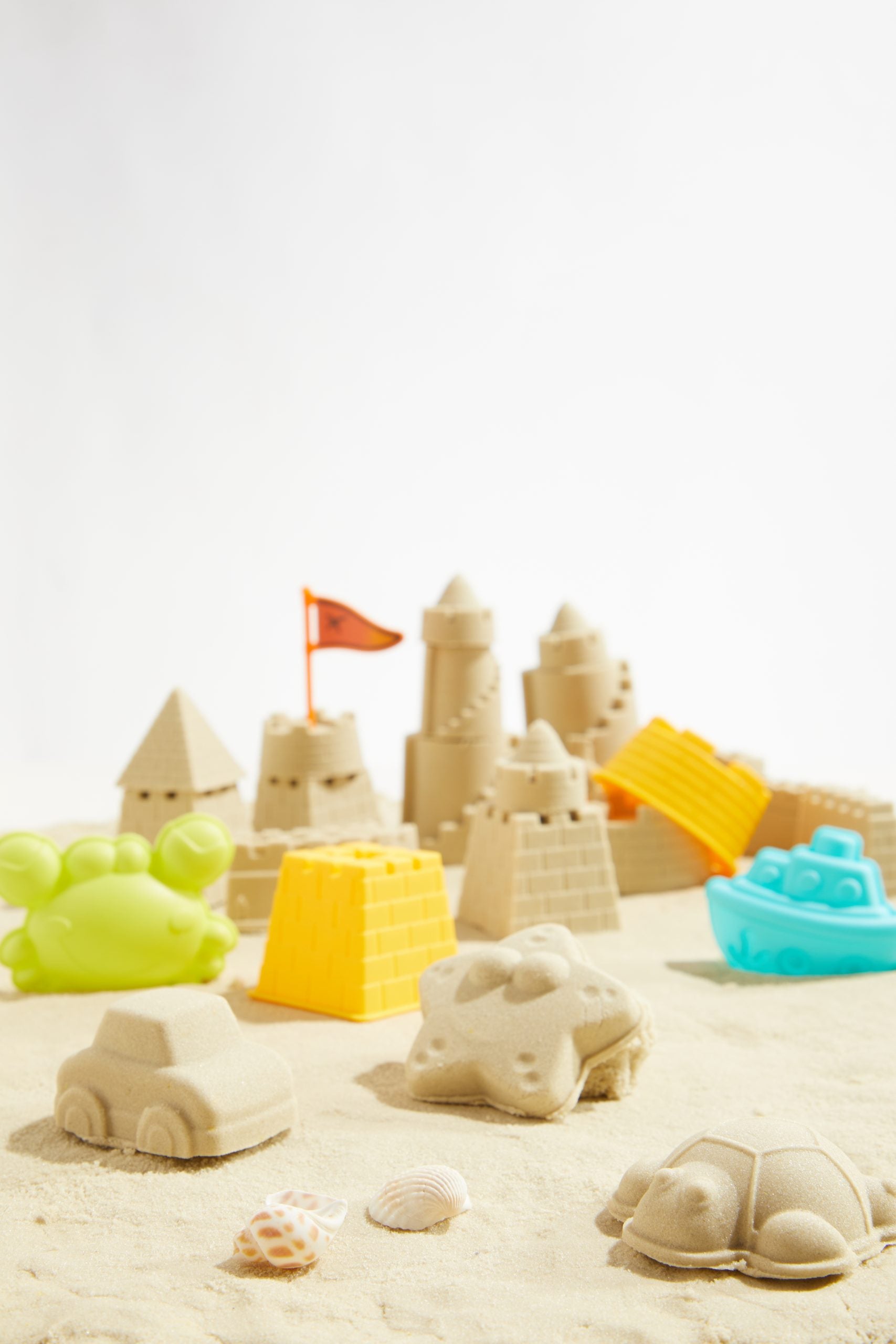 Piasek kinetyczny uzupełnienie 1 kg z klockami do formowania zamków i pojazdów na plaży