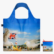 Torba LOQI Martin Parr mewy z motywem mew na tle nieba i brytyjskiej flagi
