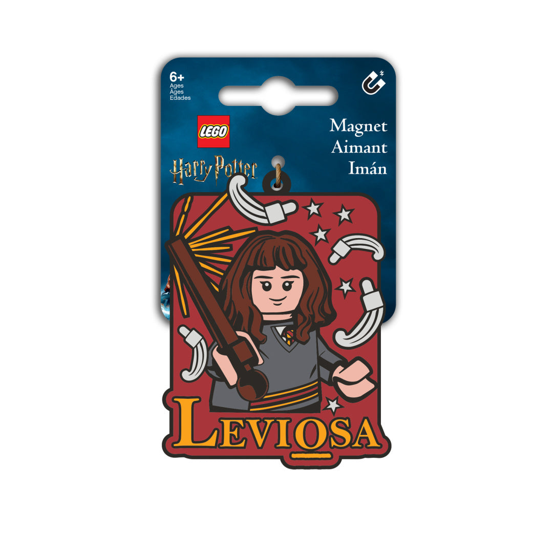magnes LEGO Harry Potter Hermiona Granger z różdżką i napisem Leviosa na opakowaniu