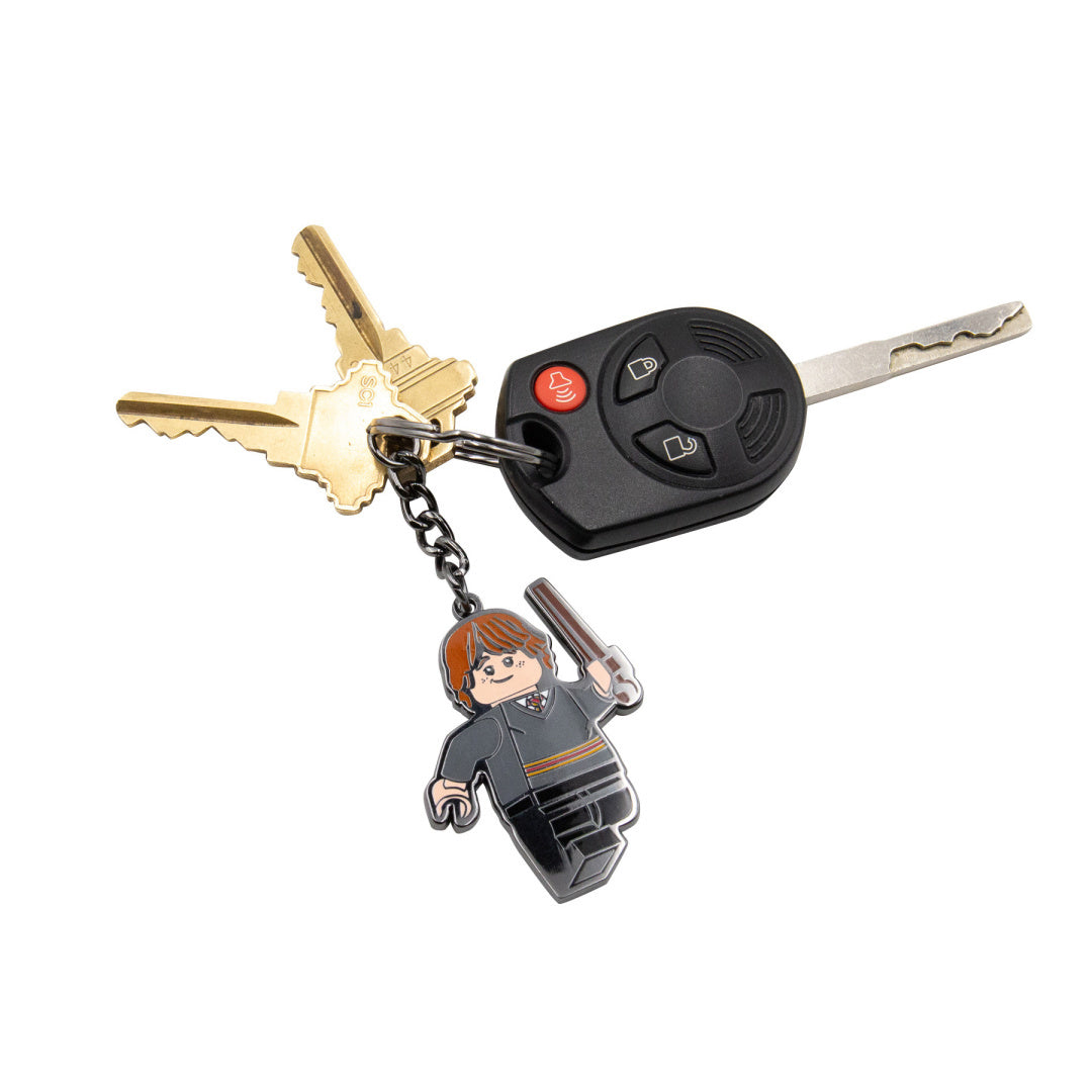 Brelok LEGO Harry Potter Ron Weasley z kluczami na białym tle od BV JACOB COMPANY