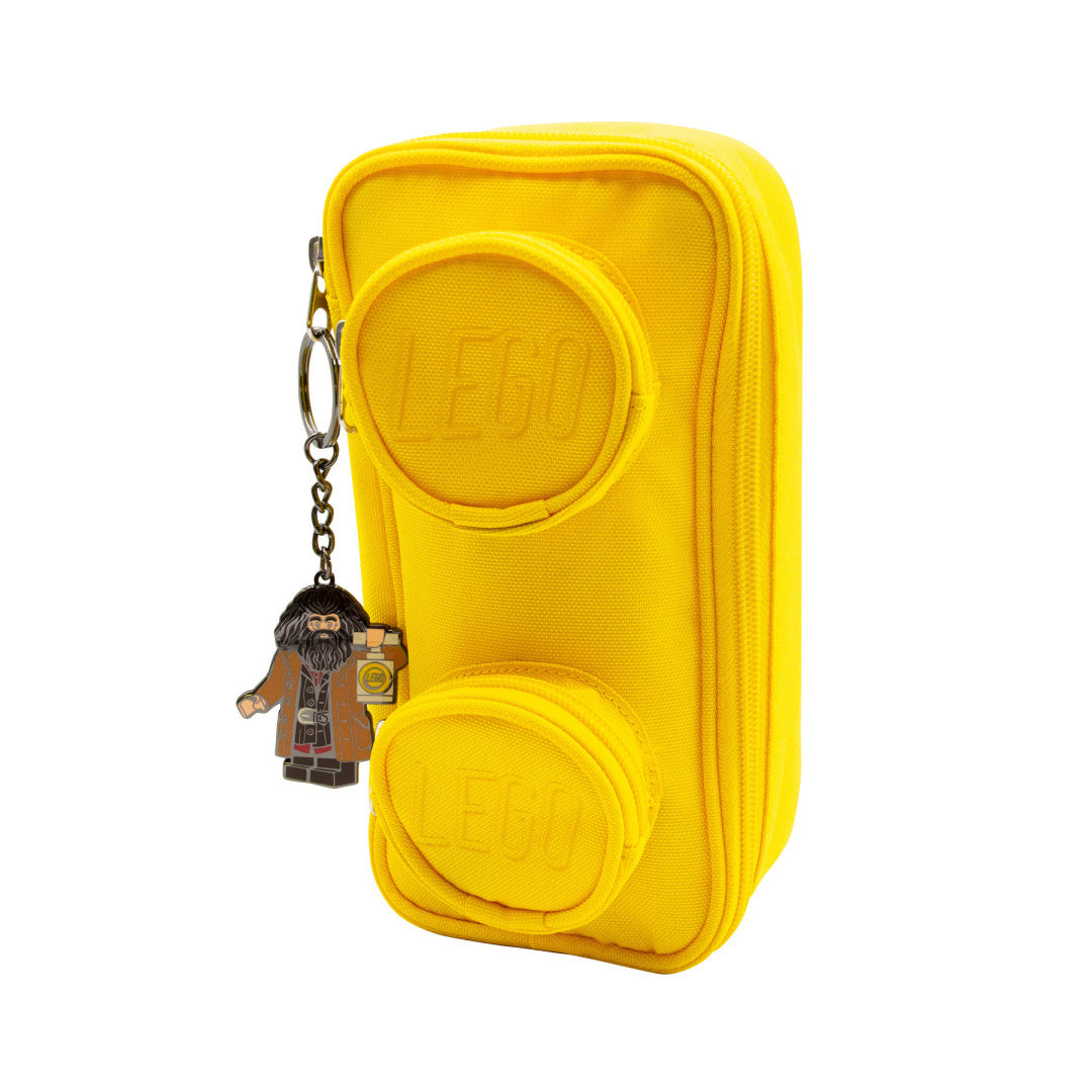 Żółty piórnik z brelokiem metalowy brelok LEGO Harry Potter Hagrid do kluczy i plecaka