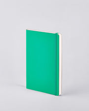 Notatnik emerald w kolorze zielonym z gumką do zamykania dostępny od BV JACOB COMPANY