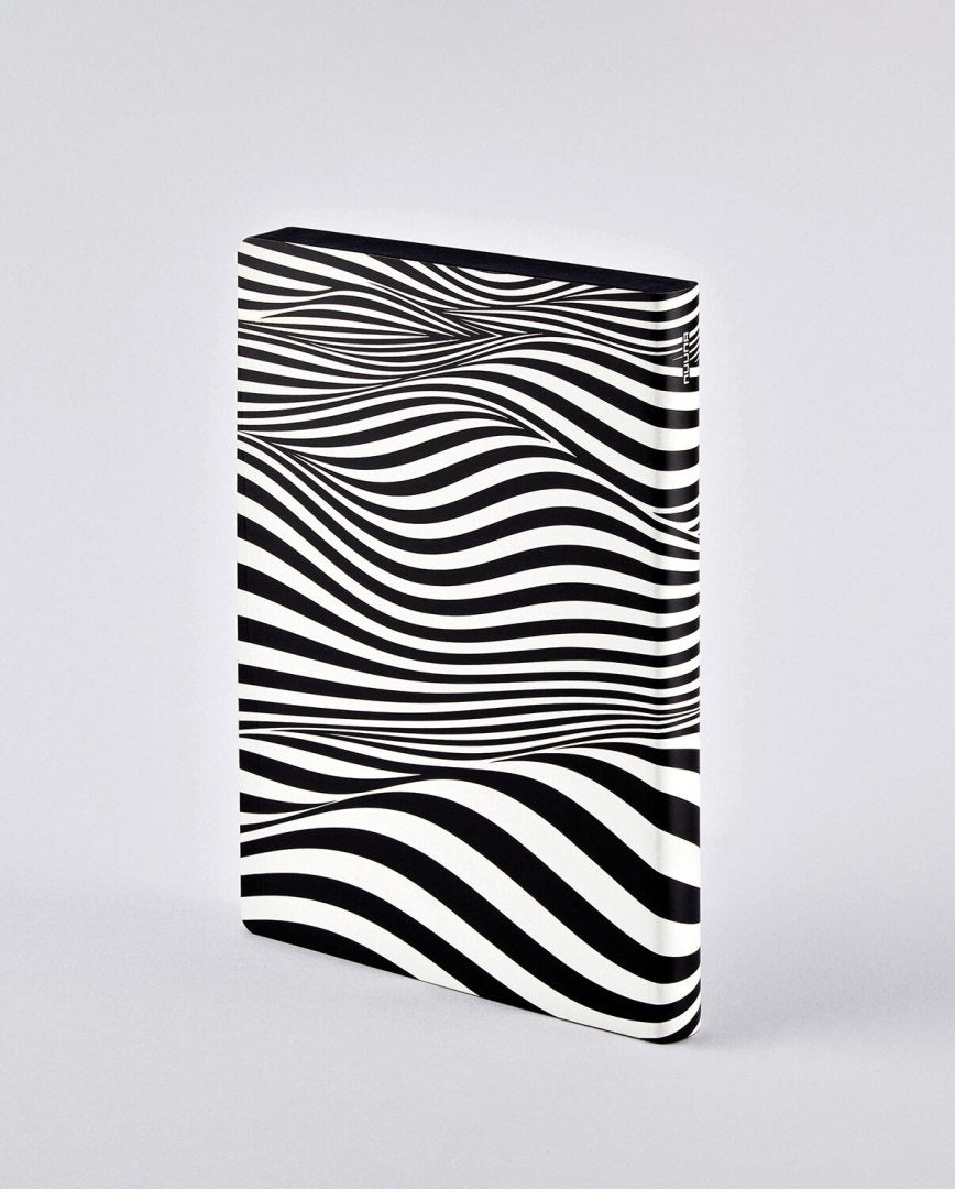 Notatnik graficzny Bonnie z czarno-białym falującym wzorem od BV JACOB COMPANY
