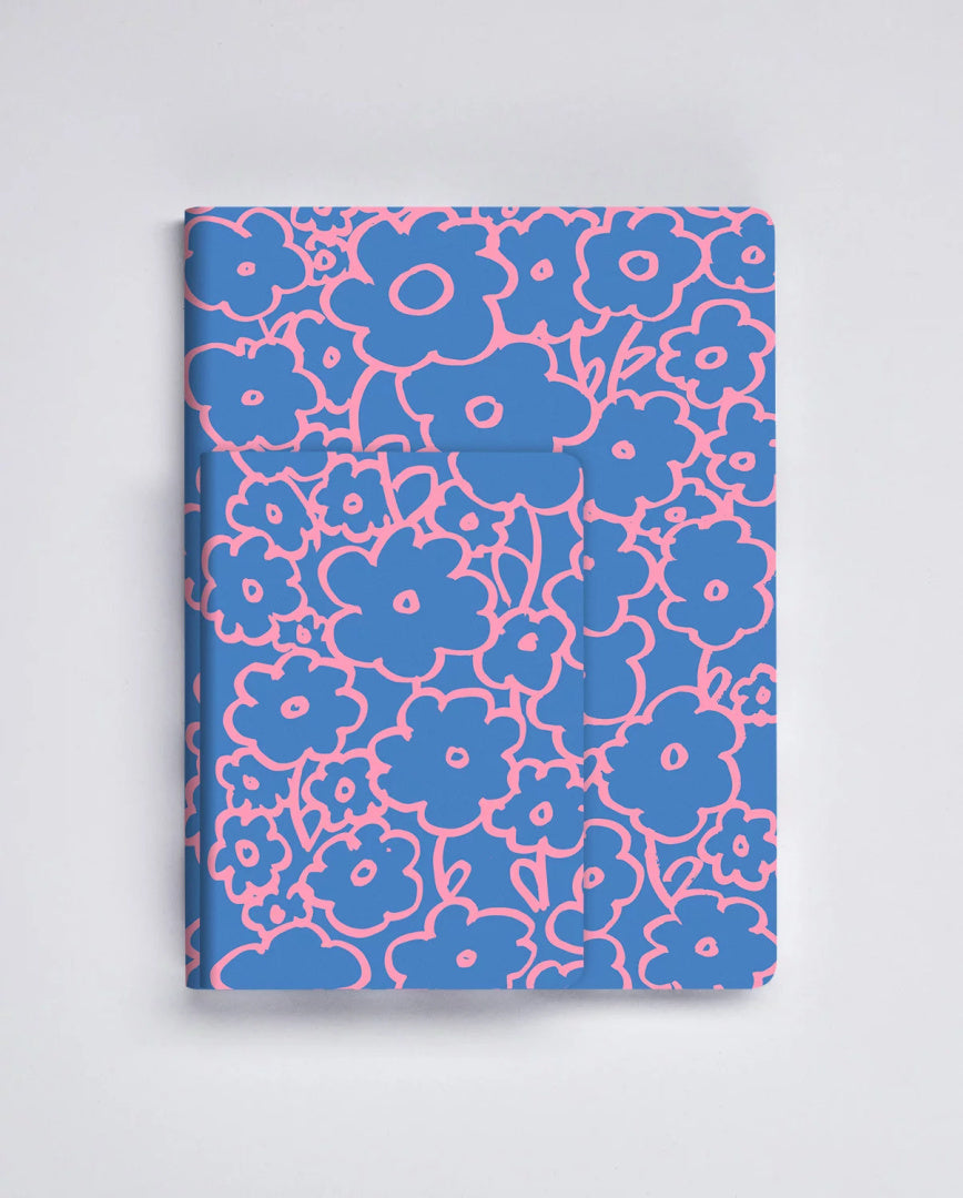 Notatnik kwiatowy BV JACOB COMPANY z niebieskim i różowym wzorem kwiatowym na okładce