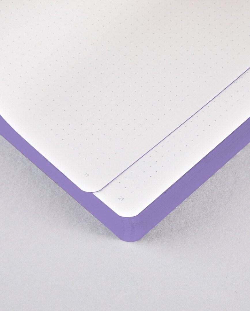 Notatnik graficzny serca z fioletową oprawą i papierem w kropki dla precyzyjnego pisania i rysowania