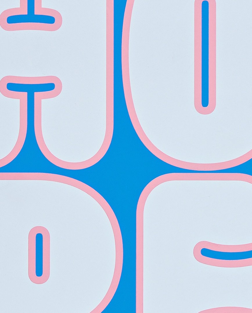 Notatnik graphic L hope z dużymi kolorowymi literami na niebieskim tle od BV JACOB COMPANY