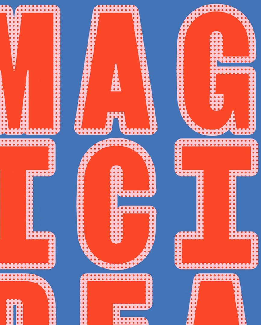 Okładka notatnika magic idea z dużymi czerwonymi literami na niebieskim tle od BV JACOB COMPANY