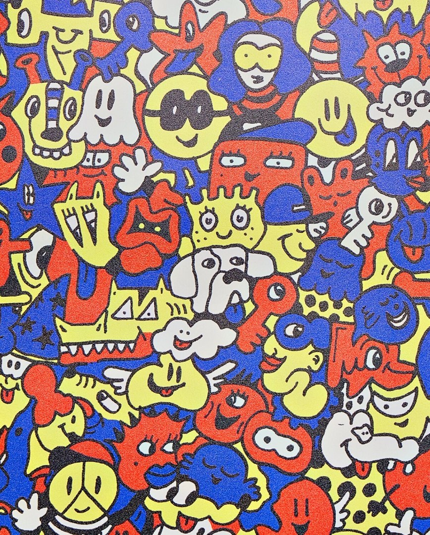 Kolorowy wzór na notatniku Pride Parade od BV JACOB COMPANY z zabawnymi i abstrakcyjnymi postaciami