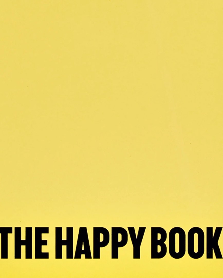 Żółty notatnik The Happy Book z czarnym napisem na okładce od BV JACOB COMPANY