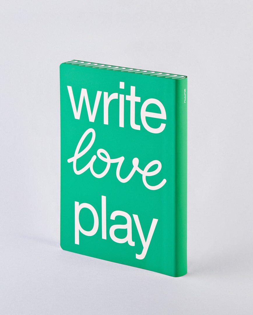 Zielony notatnik graphic l z napisem write love play na okładce od BV JACOB COMPANY