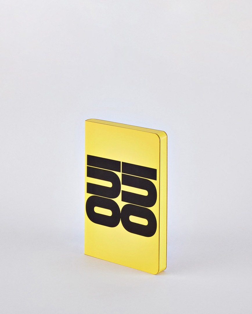 Żółty notatnik Oui Oui z dużym czarnym napisem na okładce od BV JACOB COMPANY
