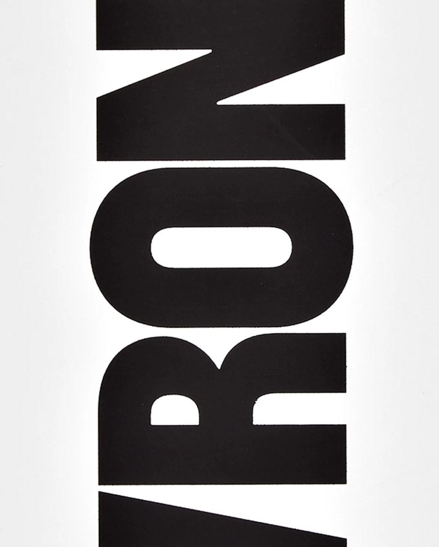 Czarny napis Write Wrong na białym tle na okładce notatnika Write Wrong od BV JACOB COMPANY