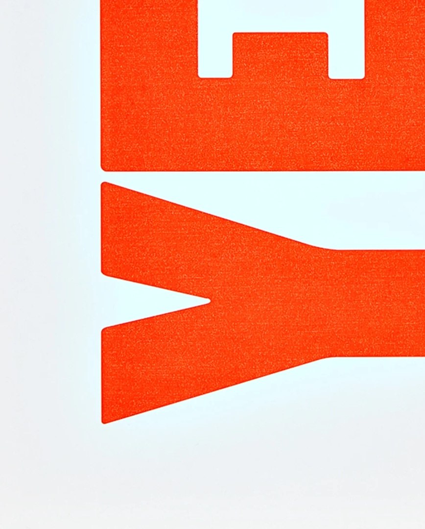 Notatnik graficzny Yes No z pomarańczowymi kształtami na białej okładce od BV JACOB COMPANY