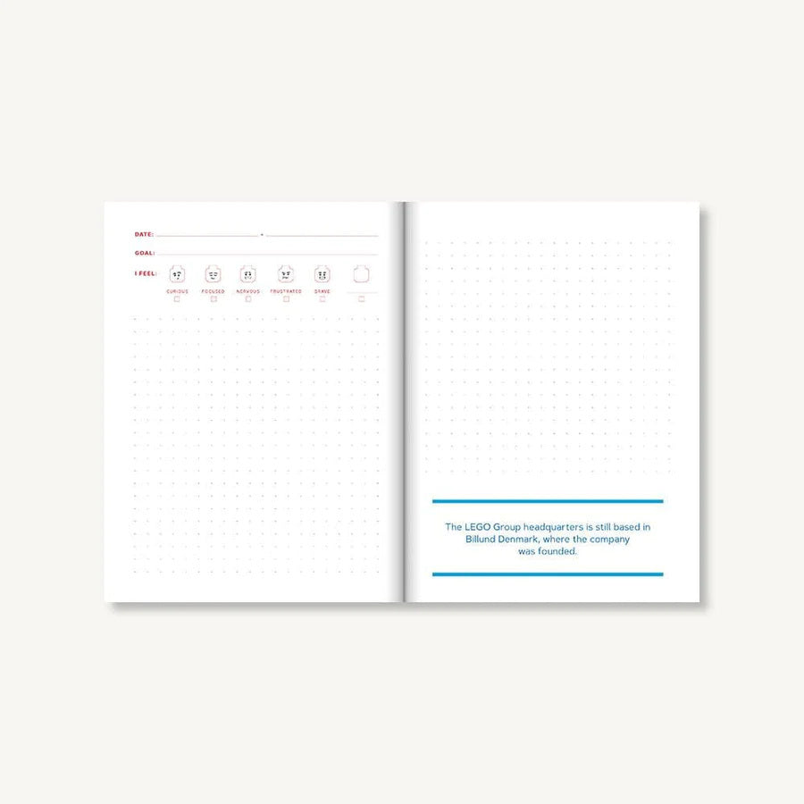 Otwarty notatnik LEGO dla dorosłych z kropkowanymi stronami i miejscem na datę oraz cele