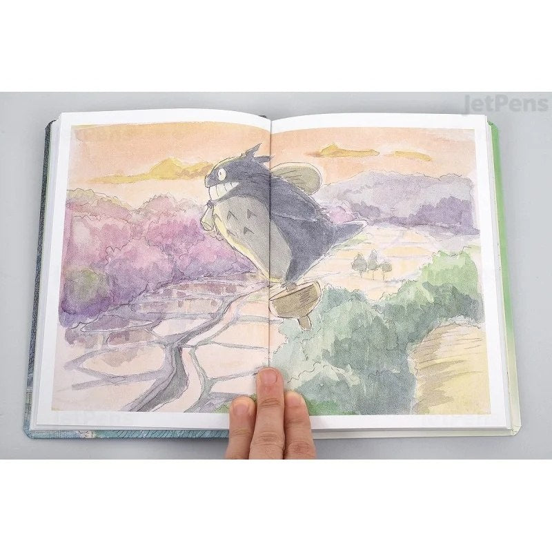 notatnik Mój sąsiad Totoro z kolorową ilustracją Totoro na tle natury podczas zachodu słońca