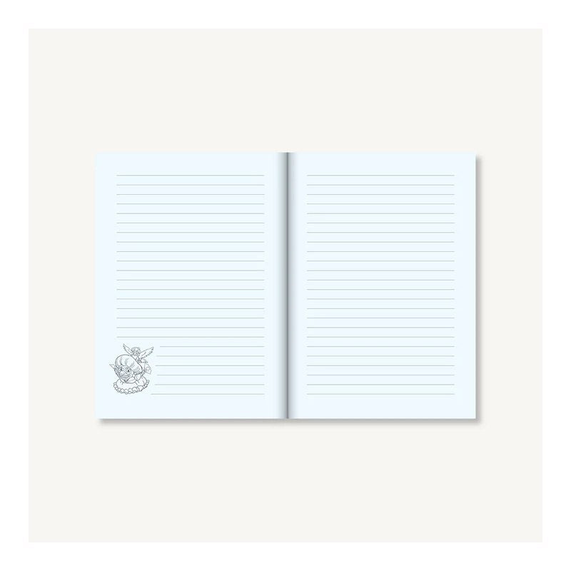 Otwarty notatnik Spirited Away z liniowanymi stronami i subtelną grafiką w rogu