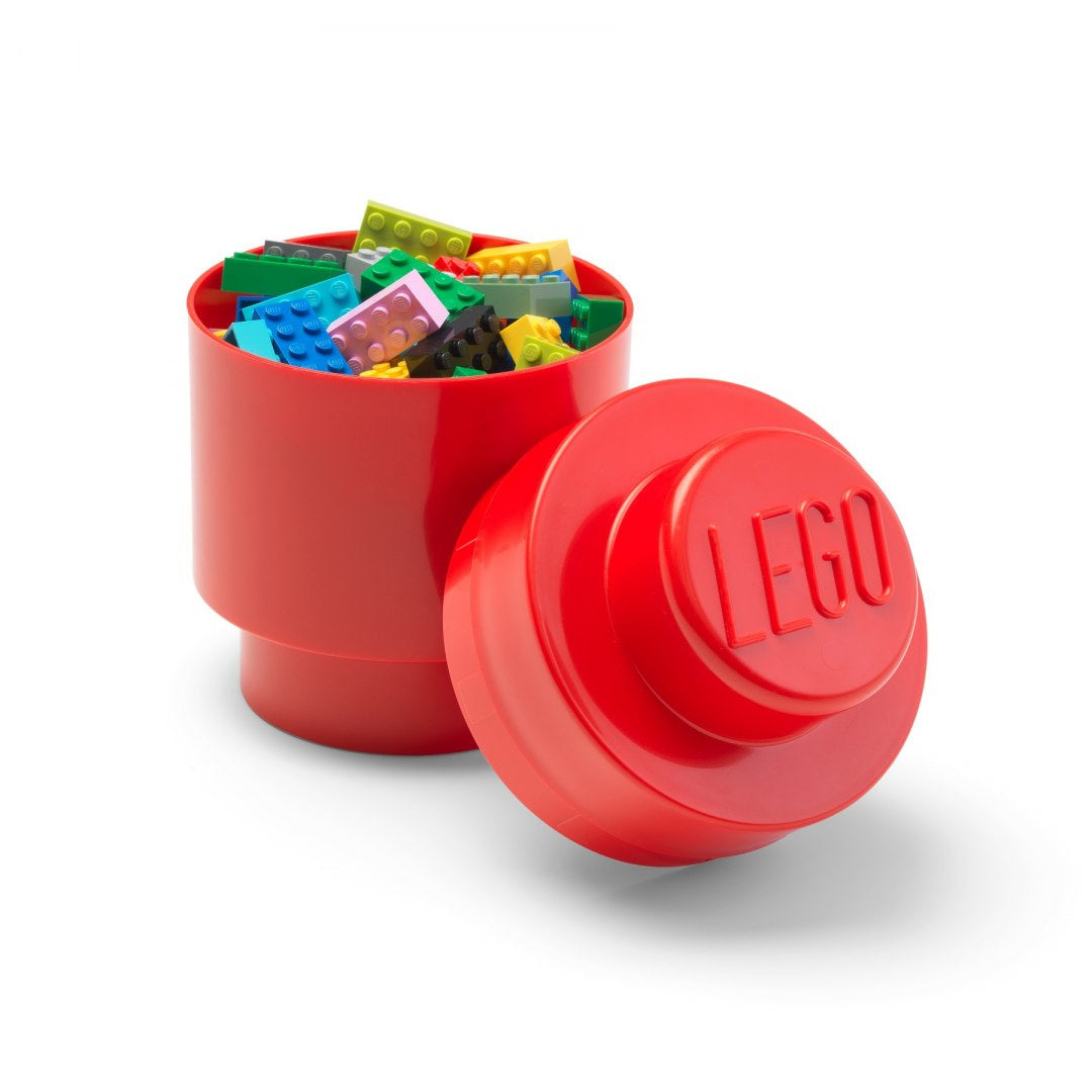 Czerwony pojemnik klocek LEGO czerwony z kolorowymi klockami LEGO w środku od BV JACOB COMPANY