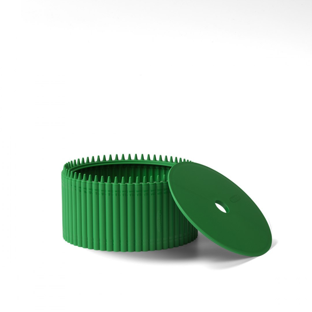 Zielony organizer na biurko Crayola od Yamann z pokrywką do przechowywania artykułów biurowych