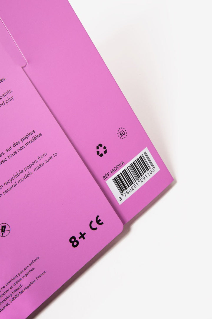 Opakowanie papierowy model kawaii shop marki Yamann w kolorze różowym z kodem kreskowym