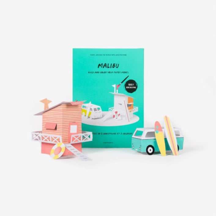 Papierowy model do składania Malibu od Yamann z domkiem na plaży i furgonetką z deskami surfingowymi