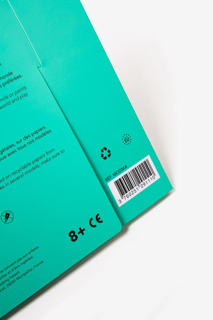 Opakowanie papierowego modelu do składania Malibu od Yamann z kodem kreskowym i oznaczeniami recyklingu