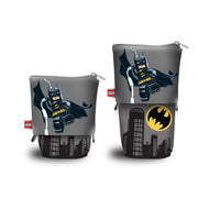 piórnik LEGO Batman z motywem Batmana i miastem na szarym tle z zamkiem błyskawicznym