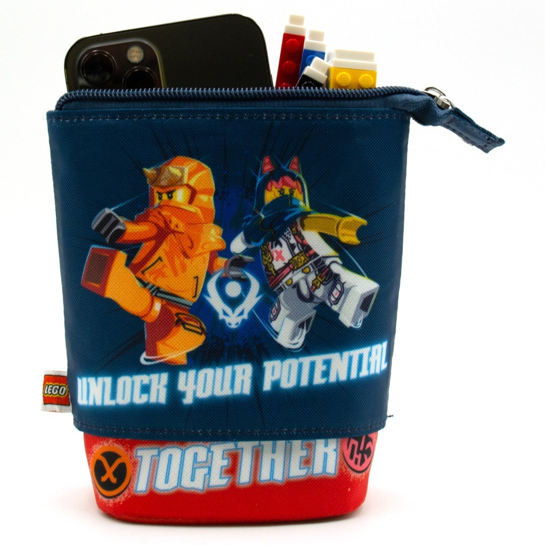 Piórnik LEGO Ninjago w granatowo-czerwonych kolorach z motywem postaci ninja i napisem Unlock Your Potential