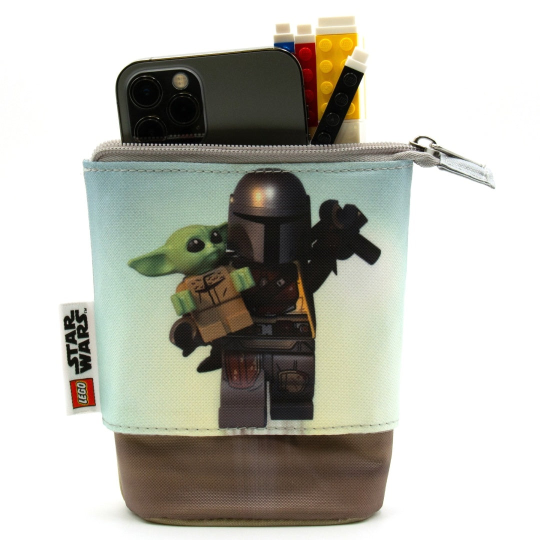 Piórnik LEGO Star Wars Mandalorian z grafiką postaci i zamkiem błyskawicznym w pastelowych kolorach