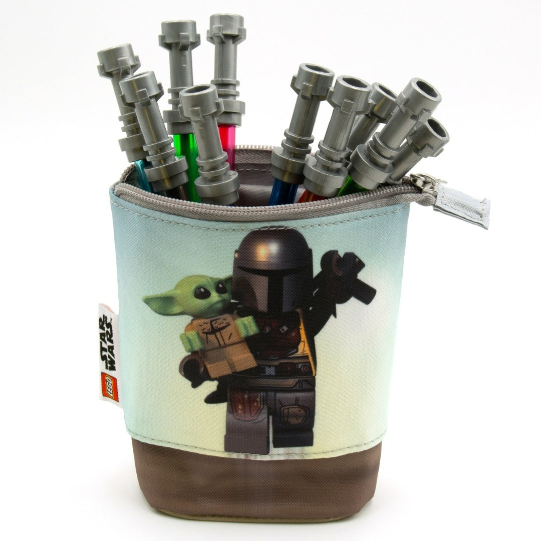 piórnik LEGO Star Wars Mandalorian z kolorowymi długopisami i grafiką bohaterów z Gwiezdnych Wojen