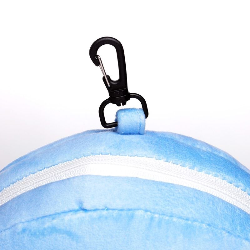 Puckator pluszowa poduszka podróżna z opaską na oczy w jasnoniebieskim kolorze z klipsem do zawieszenia