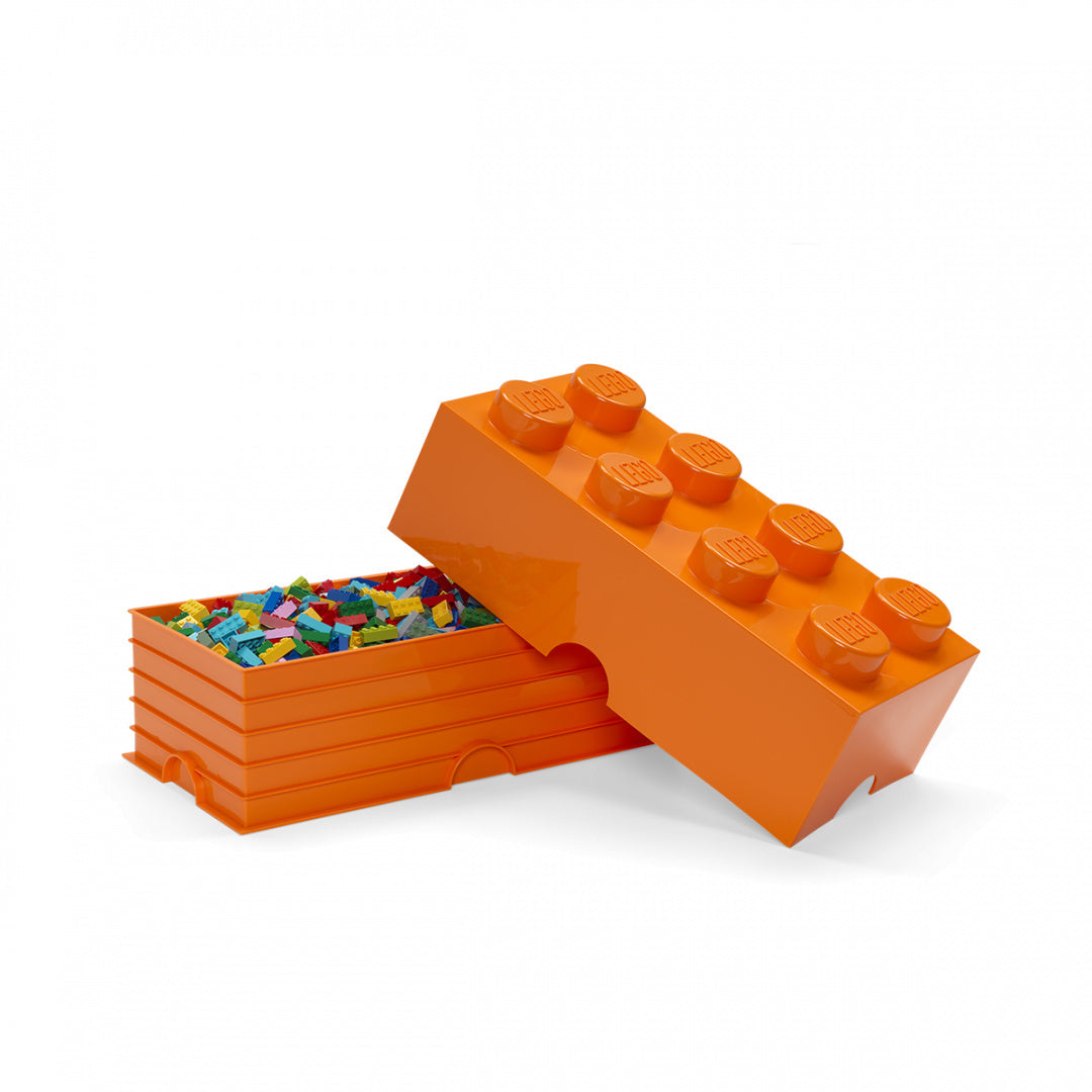 Pomarańczowy pojemnik LEGO brick 8 z otwartą pokrywą i kolorowymi klockami LEGO w środku
