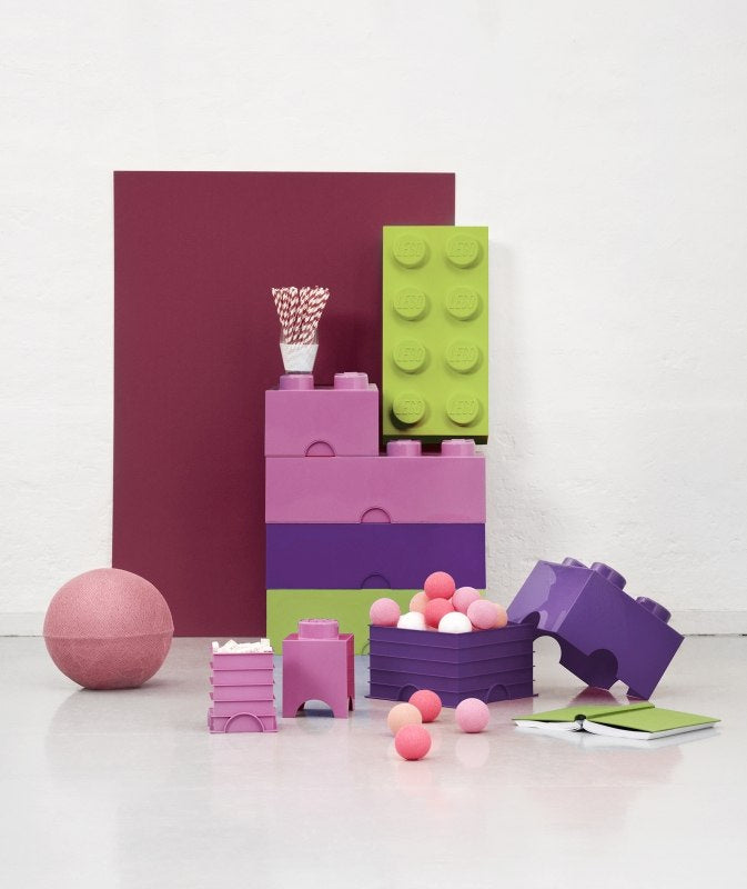 Kolorowy pojemnik LEGO na zabawki w kształcie klocków w odcieniach fioletu i zieleni z różowymi kulkami