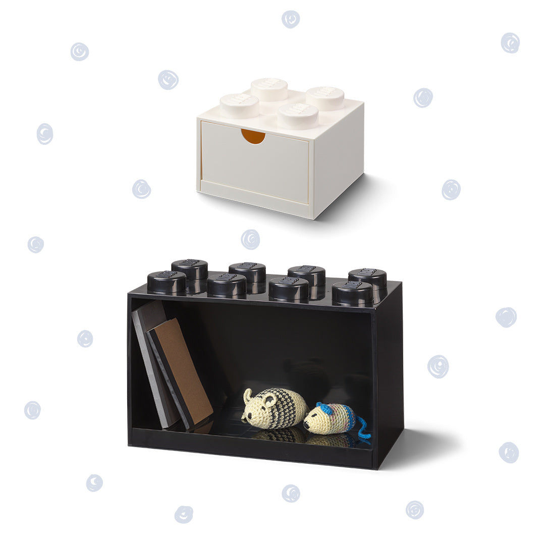 Czarna półka LEGO Brick 8 czarna w kształcie klocka LEGO z książkami i dekoracjami