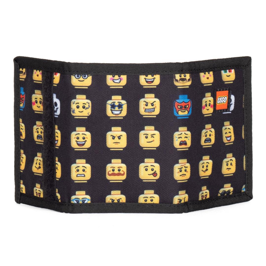 Czarny portfel LEGO Classic Minifigures z kolorowymi nadrukami twarzy minifigurek LEGO