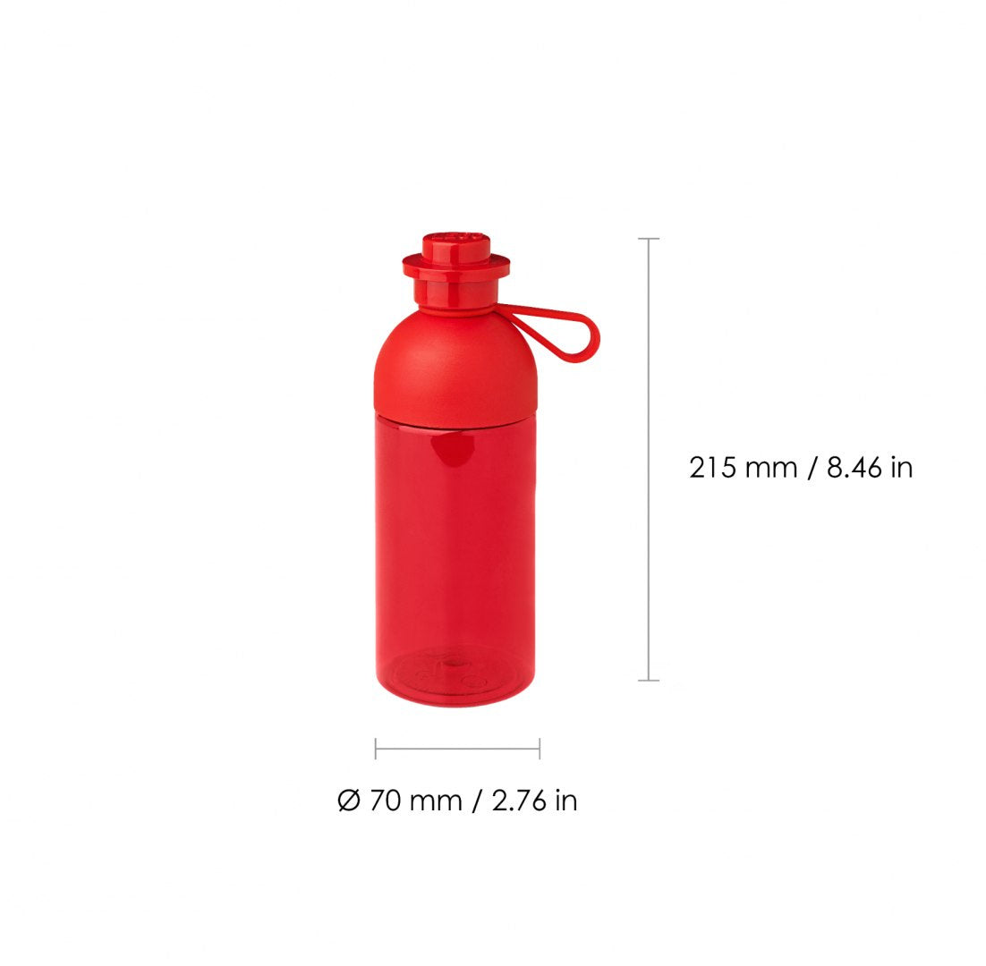 Czerwona butelka LEGO 500 ml z zamknięciem przypominającym klocek LEGO i praktycznym uchwytem