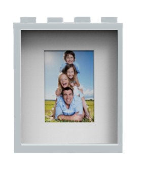 Biała ramka LEGO na zdjęcia z klockami na górze do łatwego łączenia zabawy i dekoracji