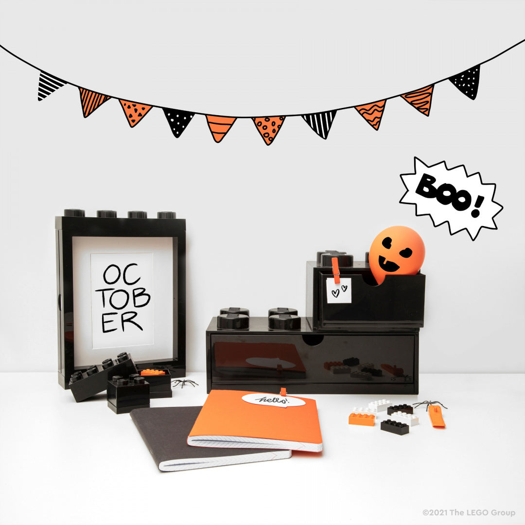 Czarna ramka LEGO na zdjęcia czarna w kształcie klocków z dekoracją halloweenową