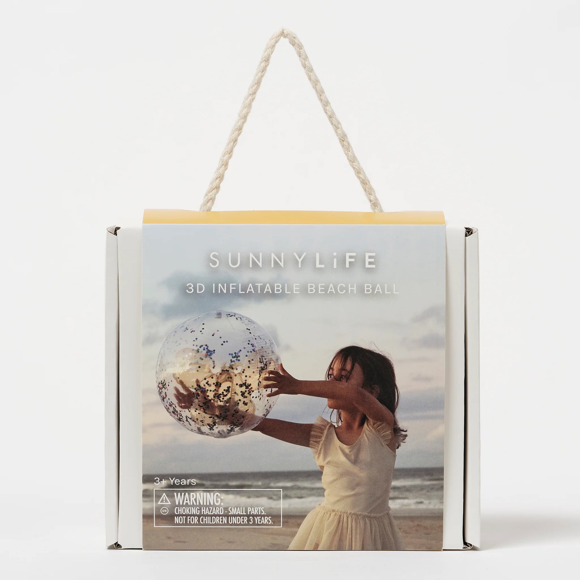 Opakowanie nadmuchiwanej piłki plażowej LOQI z brokatem z grafiką dziecka bawiącego się na plaży